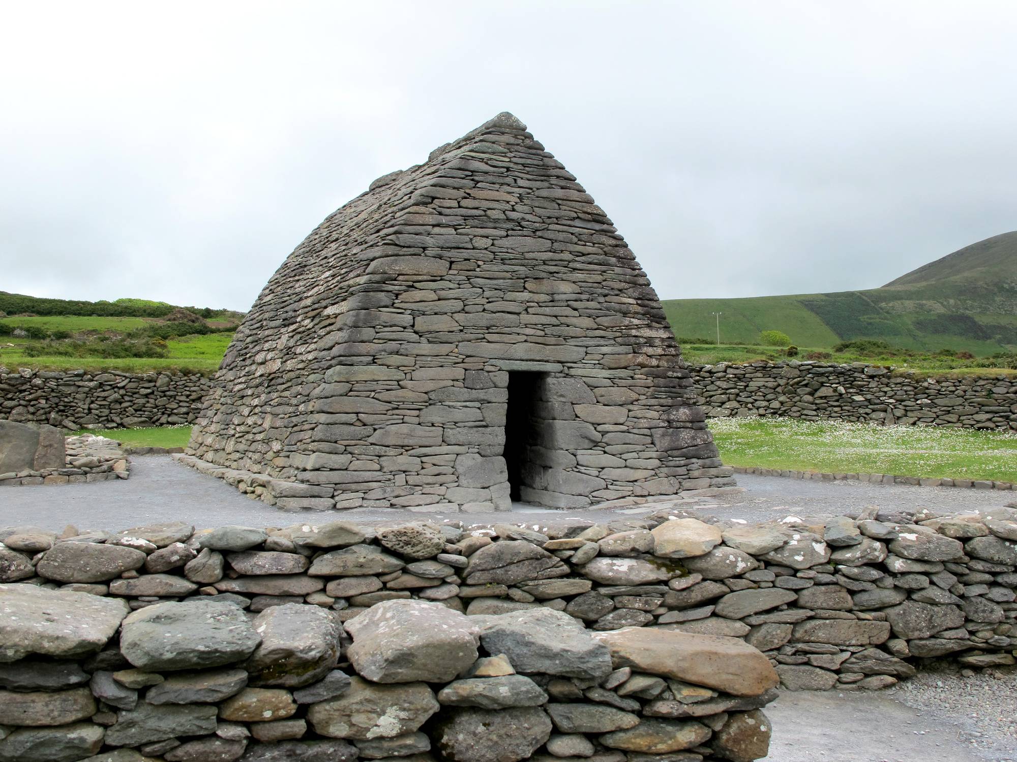 Gallarus Oratory, the corbelled drystone chapel shaped like an upturned boat, set within its stone-walled enclosure